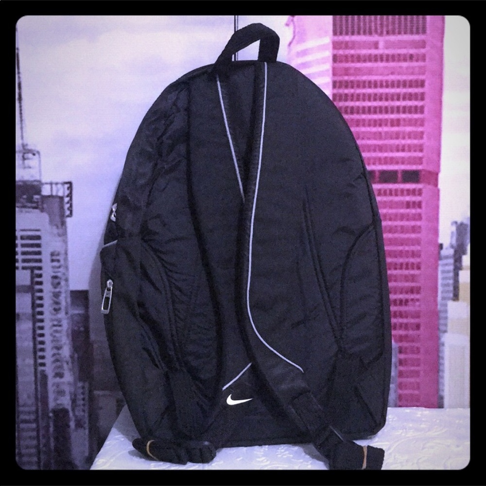 NWT Lightweight Nike XL backpack many pockets new - Picture 2 of 4